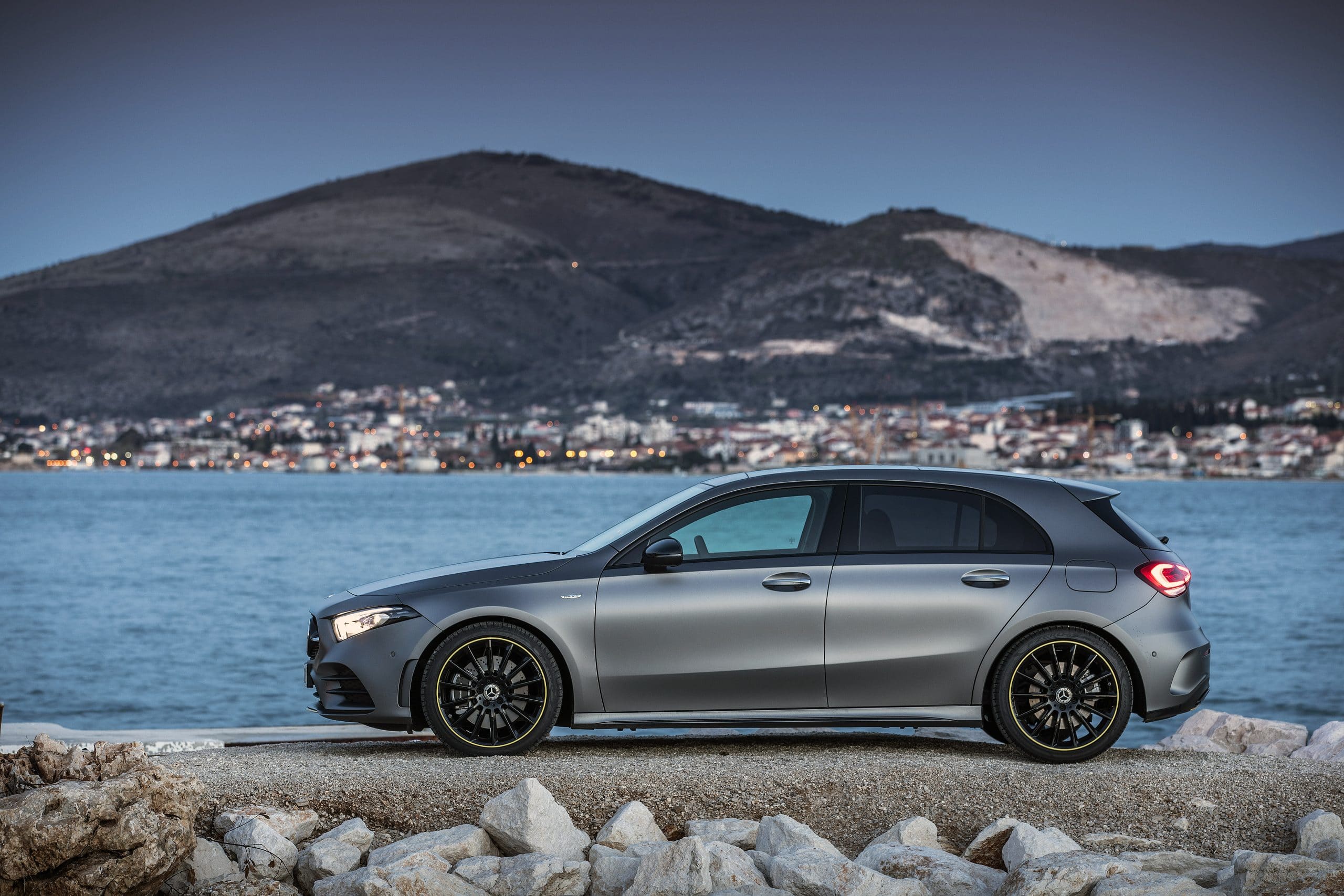 MERCEDES BENZ A-Class A200