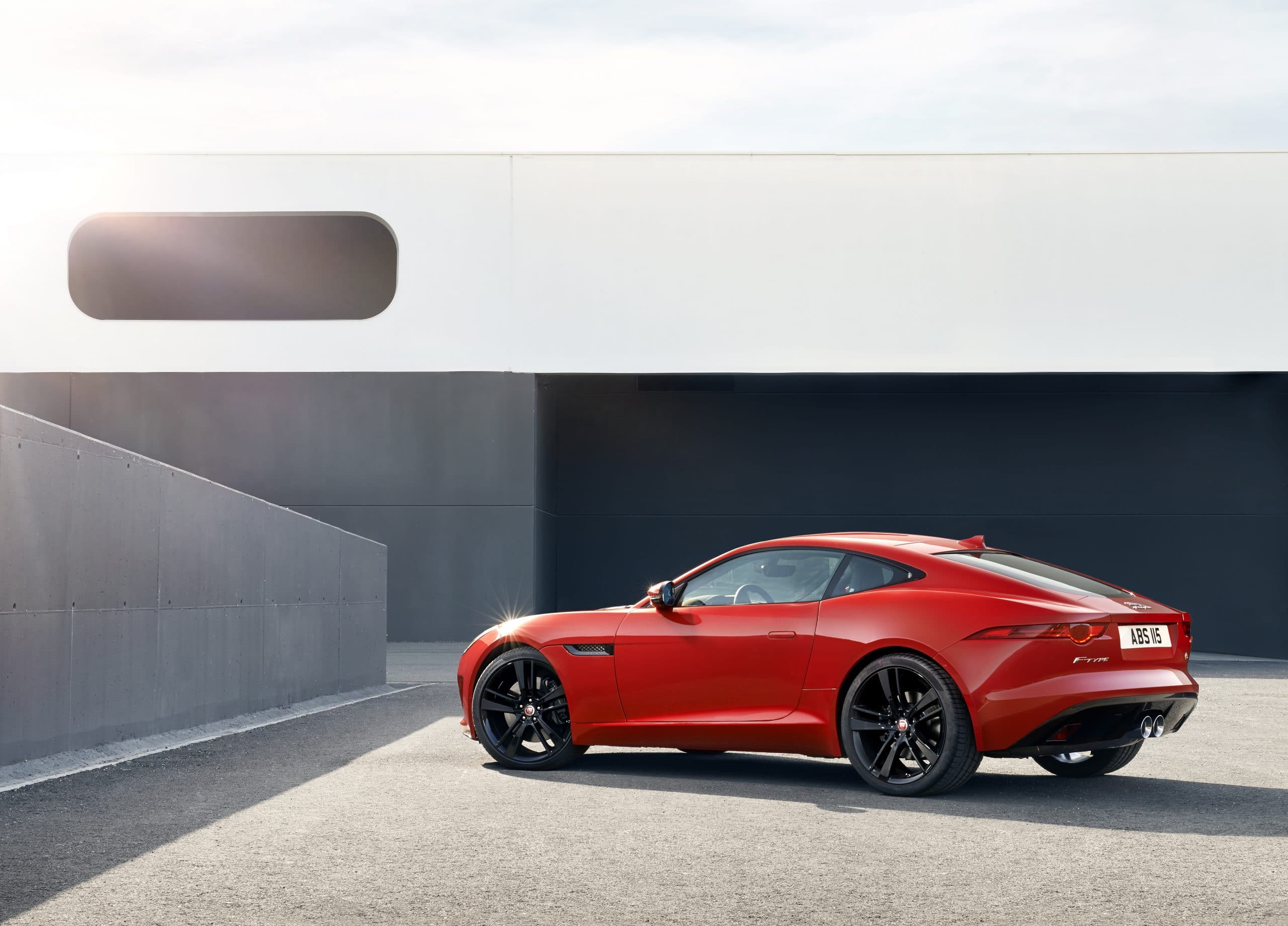 JAGUAR F-Type 3.0lt V6 S/C 340PS RWD Auto R-Dynamic