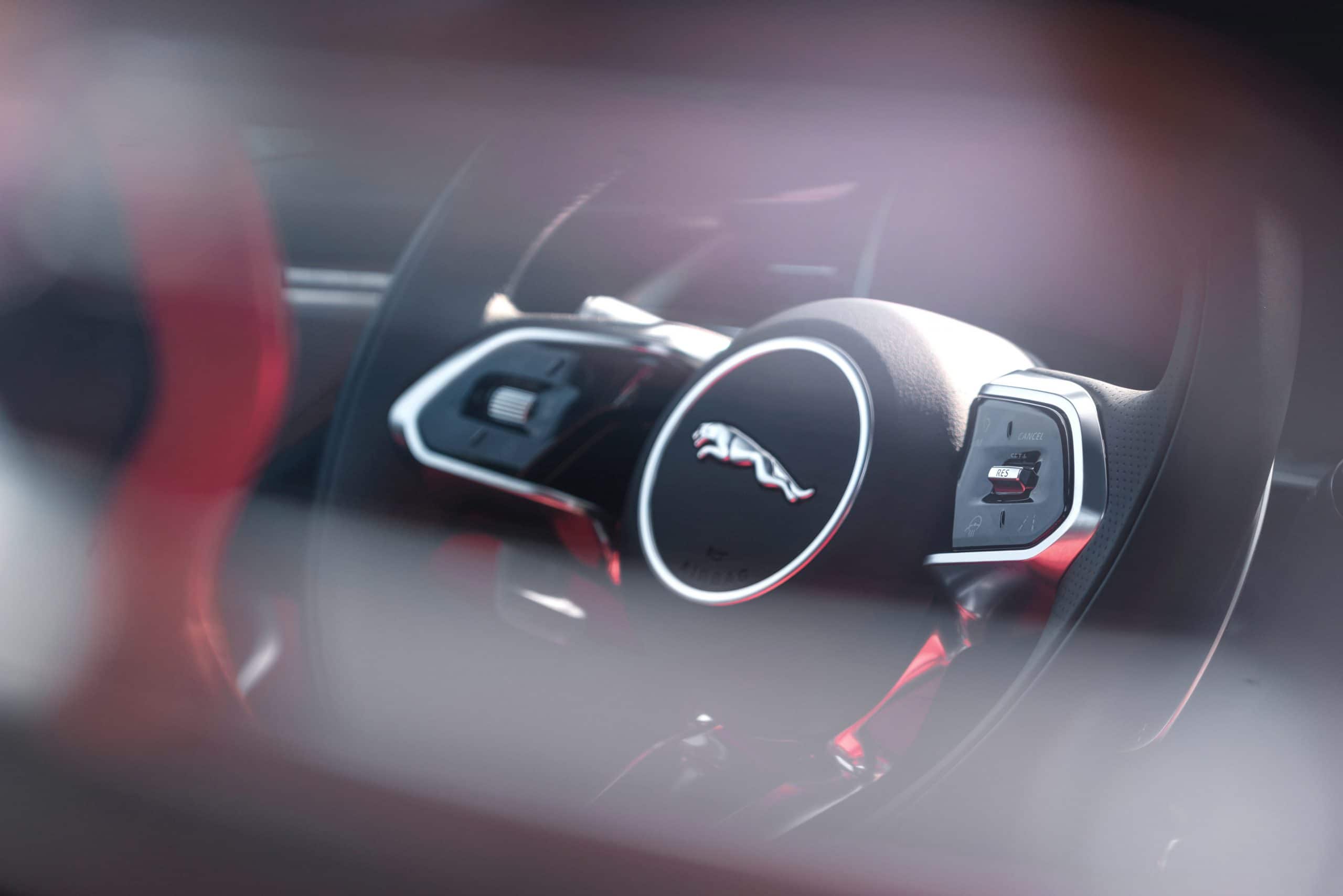 JAGUAR F-Pace 2.0L I4 T/C AWD Auto Portfolio 300PS