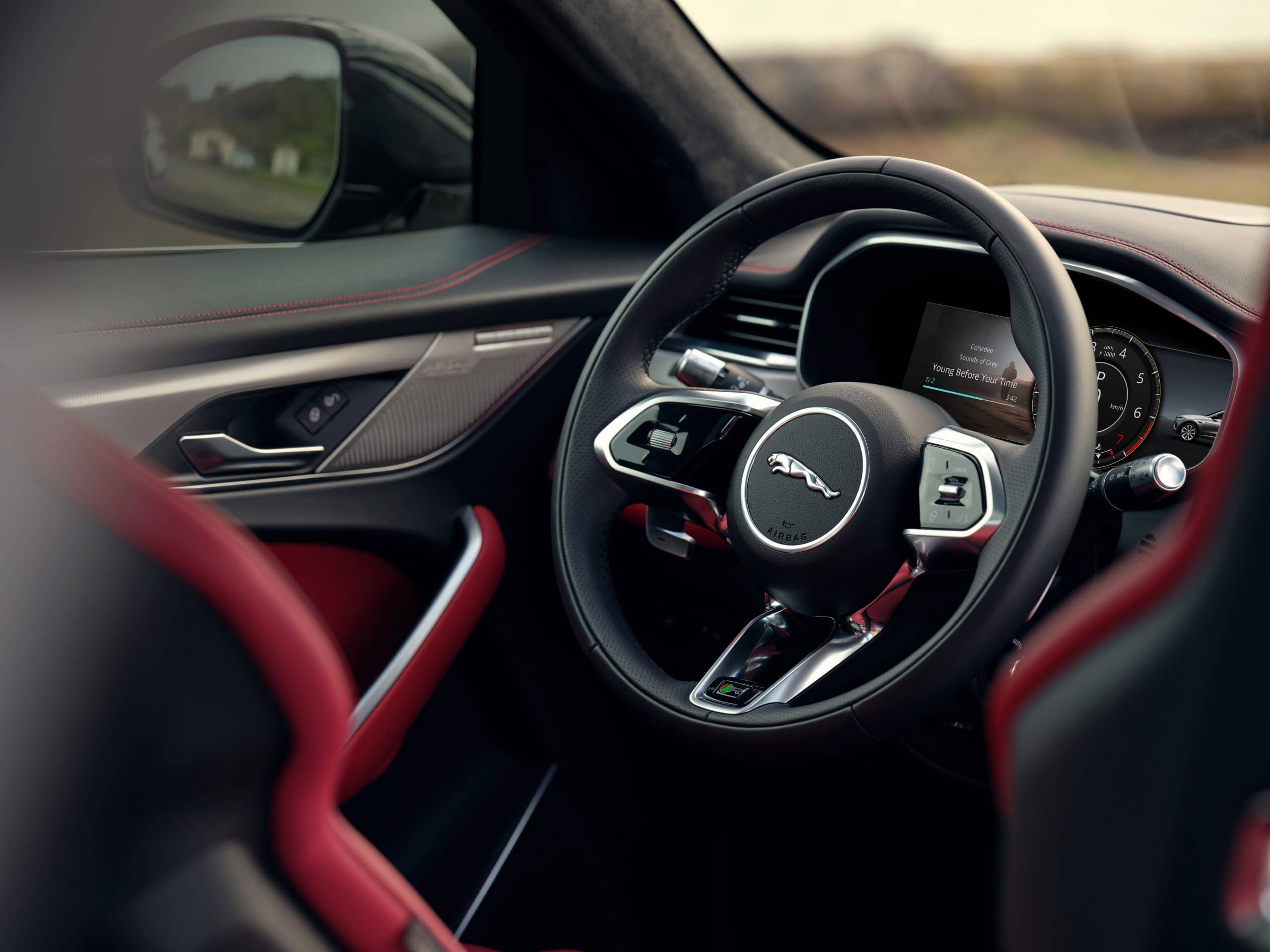 JAGUAR F-Pace 2.0L I4 T/C AWD Auto Portfolio 300PS