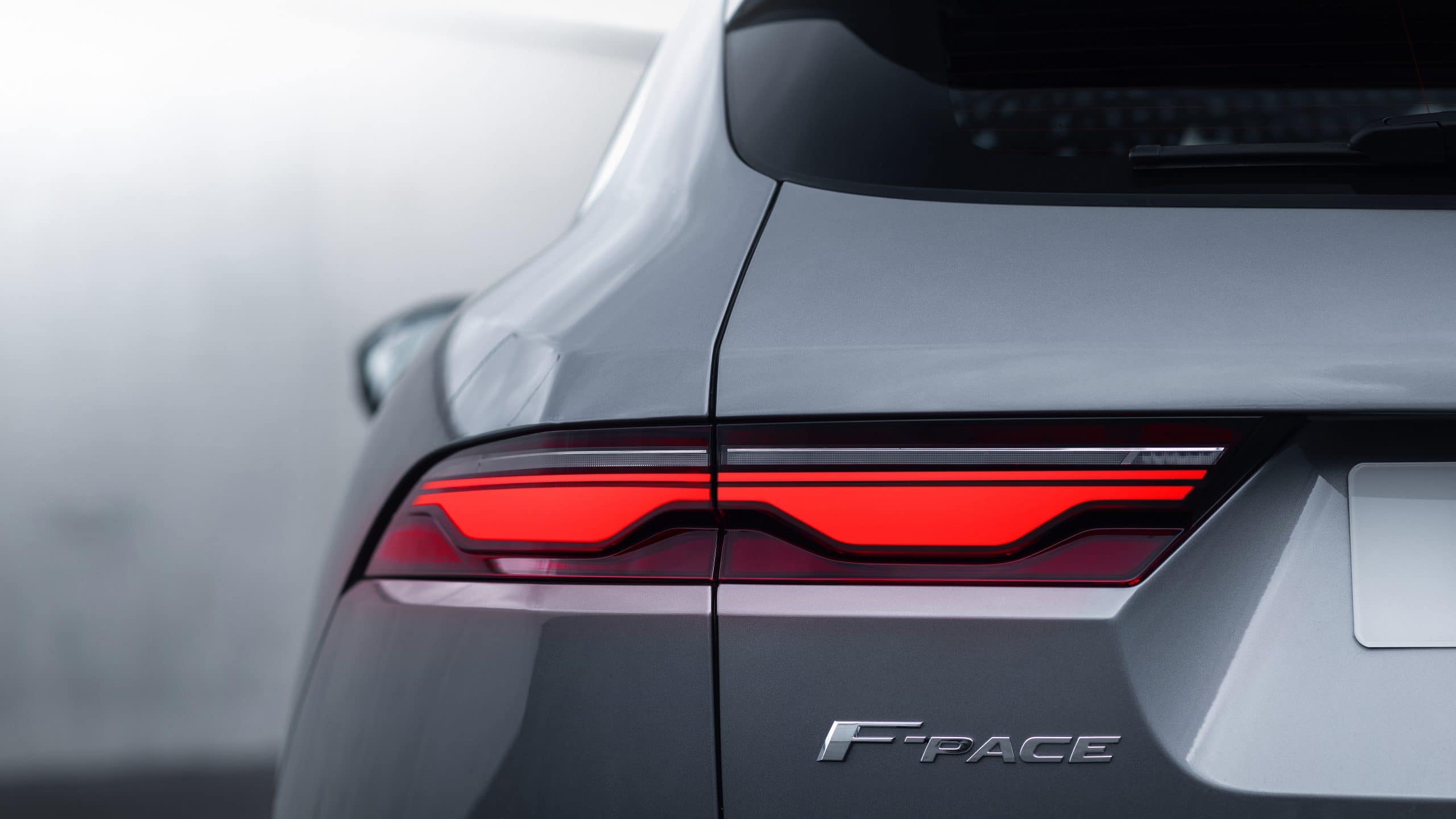 JAGUAR F-Pace 2.0L I4 T/C AWD Auto Portfolio 300PS