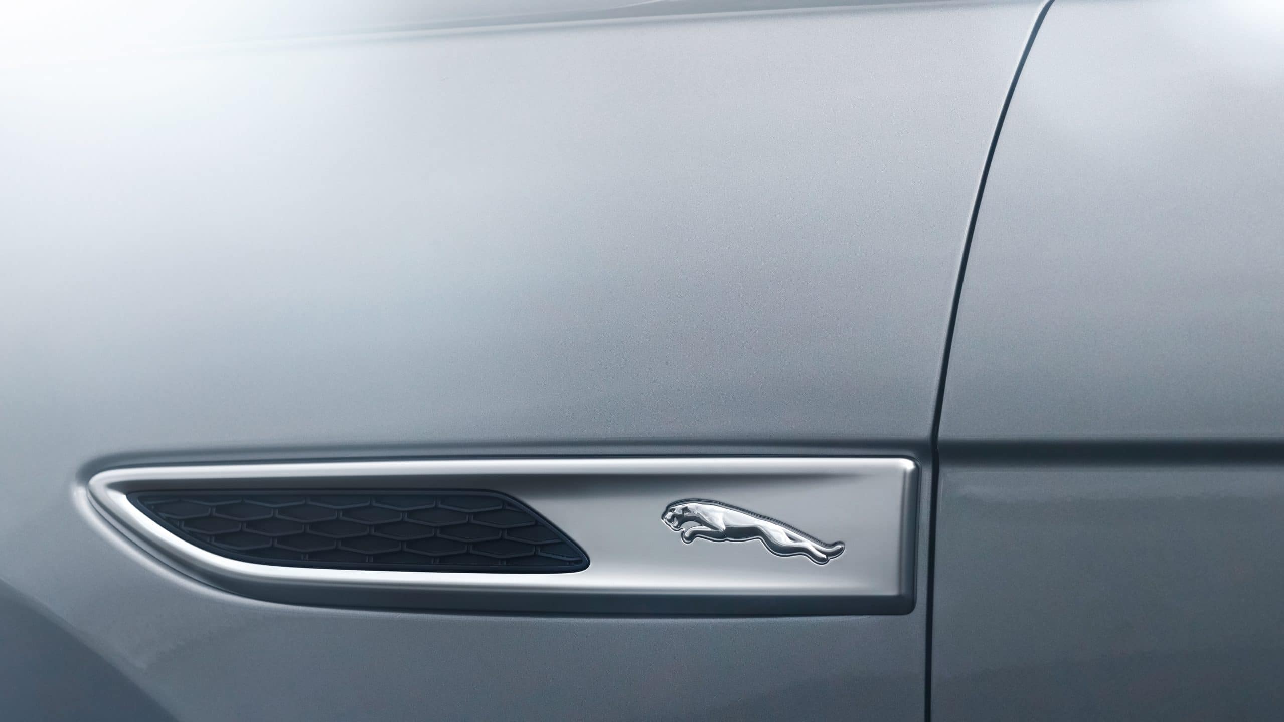 JAGUAR F-Pace 2.0L I4 T/C AWD Auto Portfolio 300PS