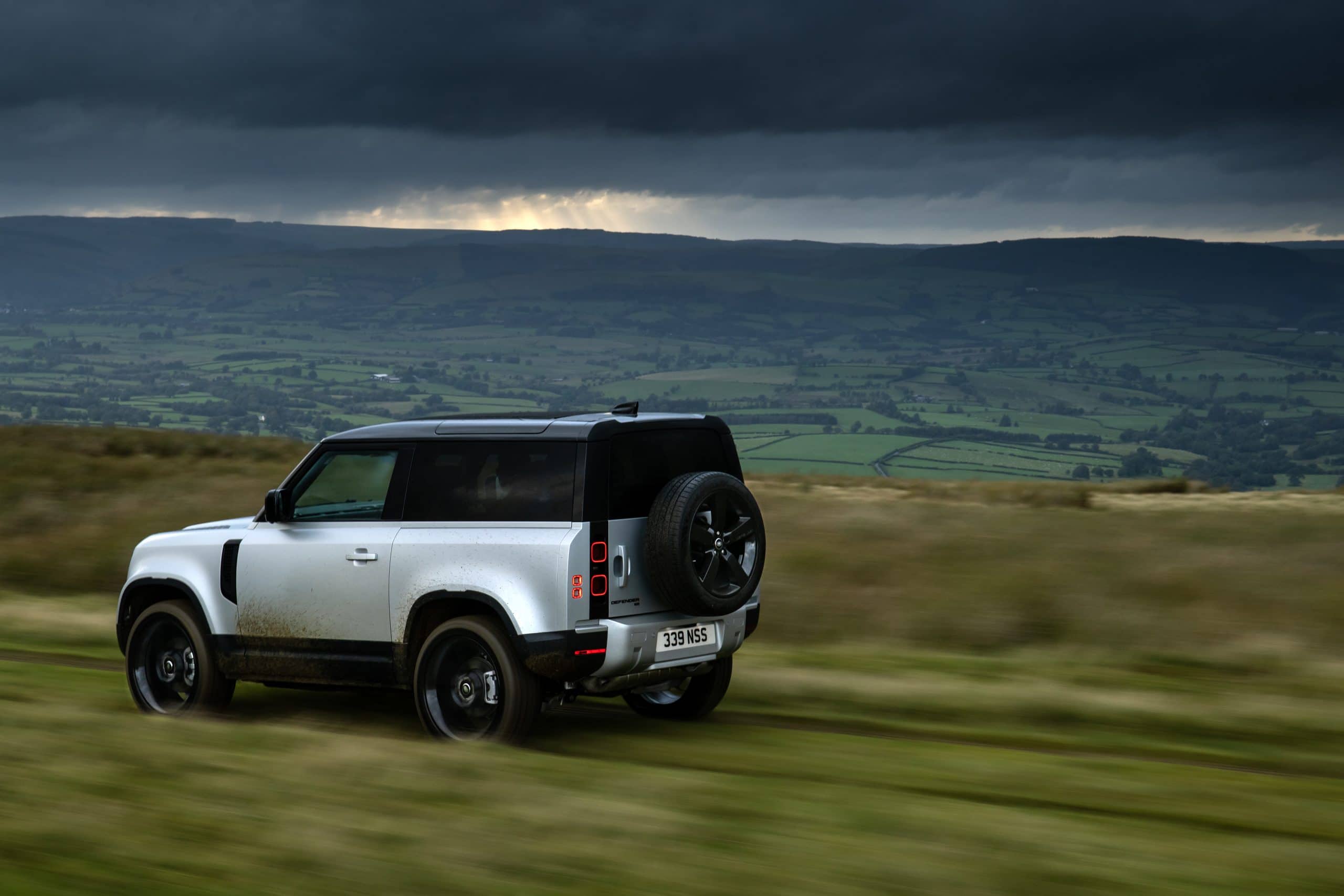 LAND ROVER Defender 110 2.0 AWD Auto 300PS