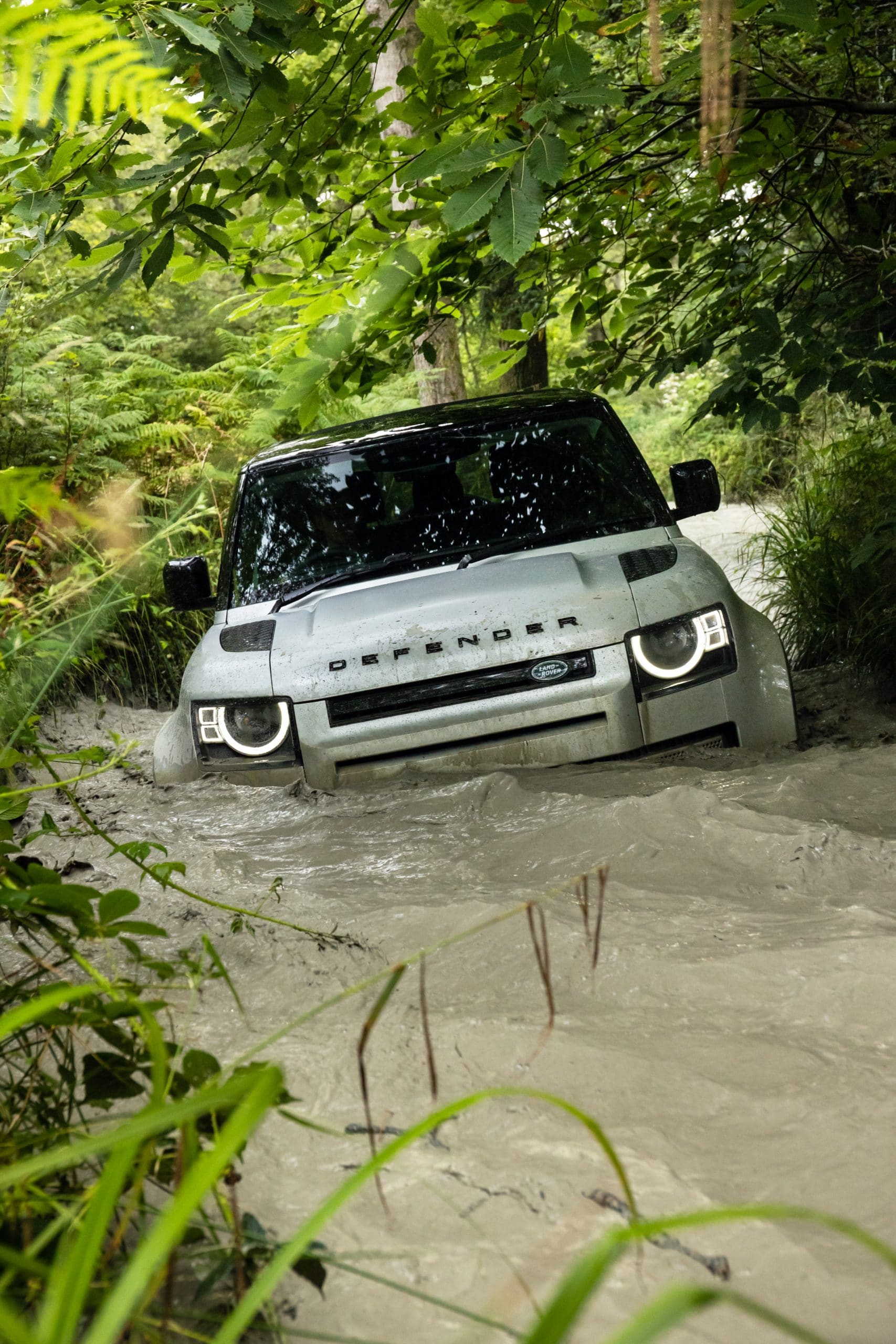 LAND ROVER Defender 110 2.0 AWD Auto 300PS