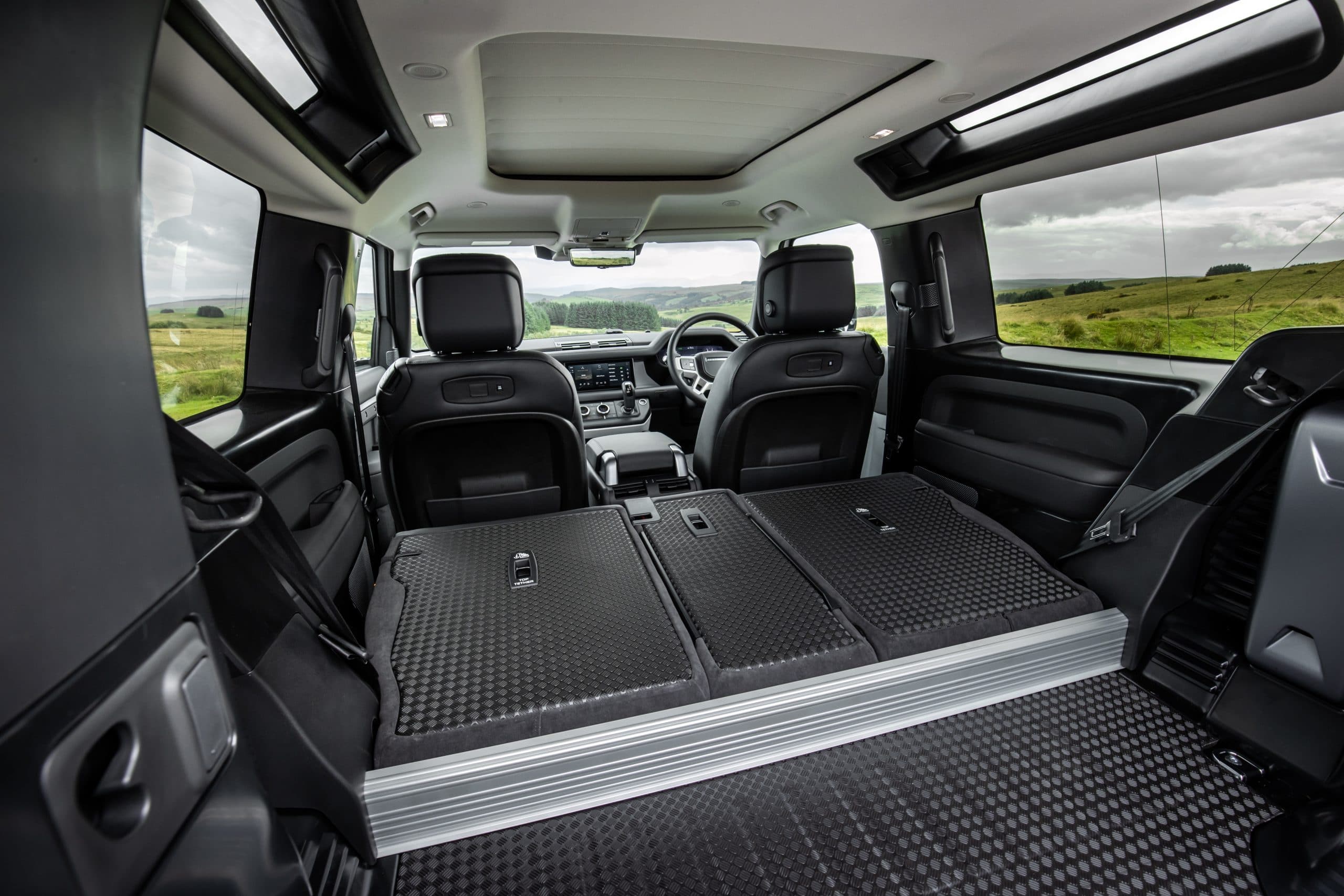 LAND ROVER Defender 110 2.0 AWD Auto 300PS