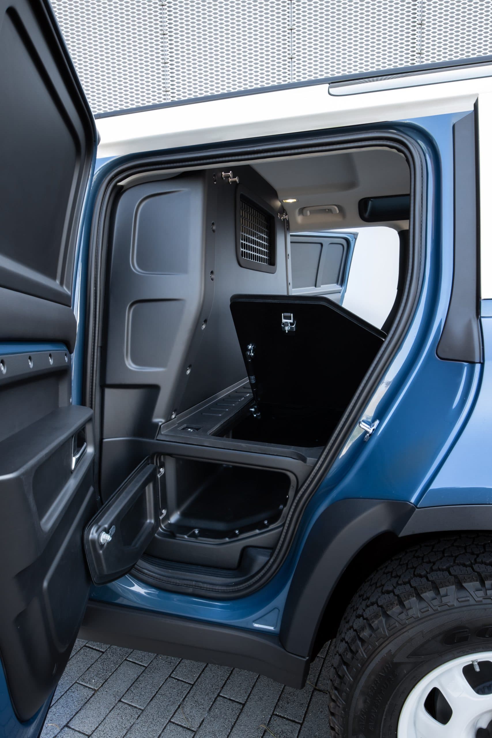 LAND ROVER Defender 110 2.0 AWD Auto 300PS