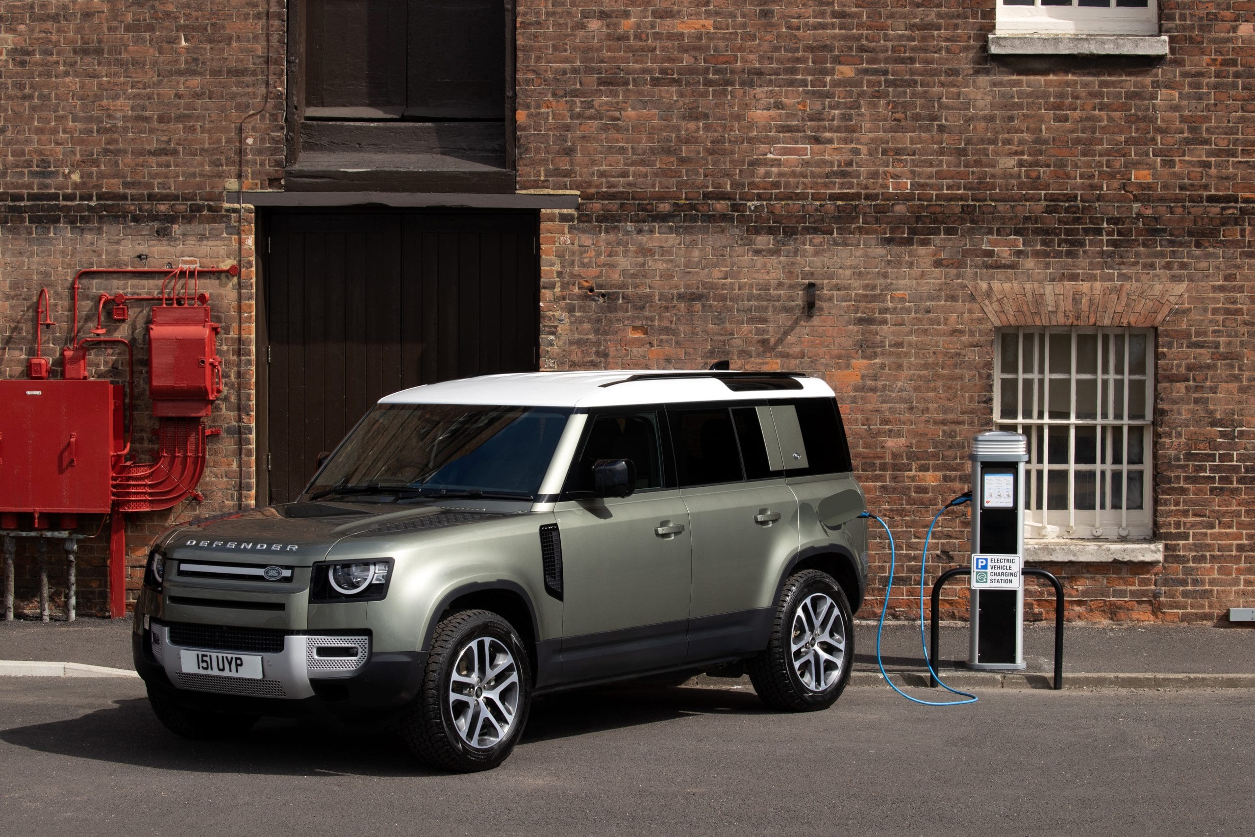 LAND ROVER Defender 110 2.0 AWD Auto 300PS