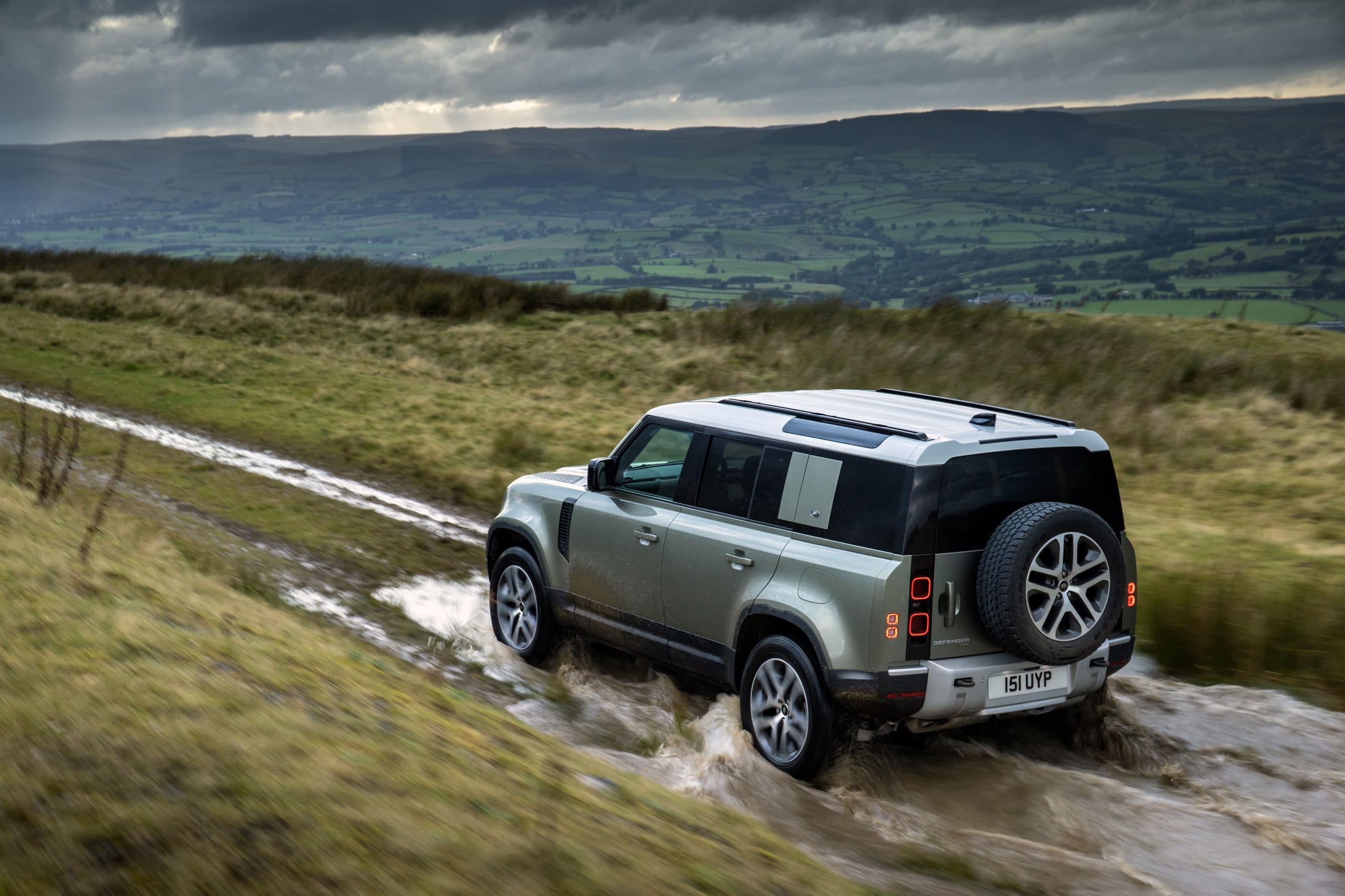 LAND ROVER Defender 110 2.0 AWD Auto 300PS