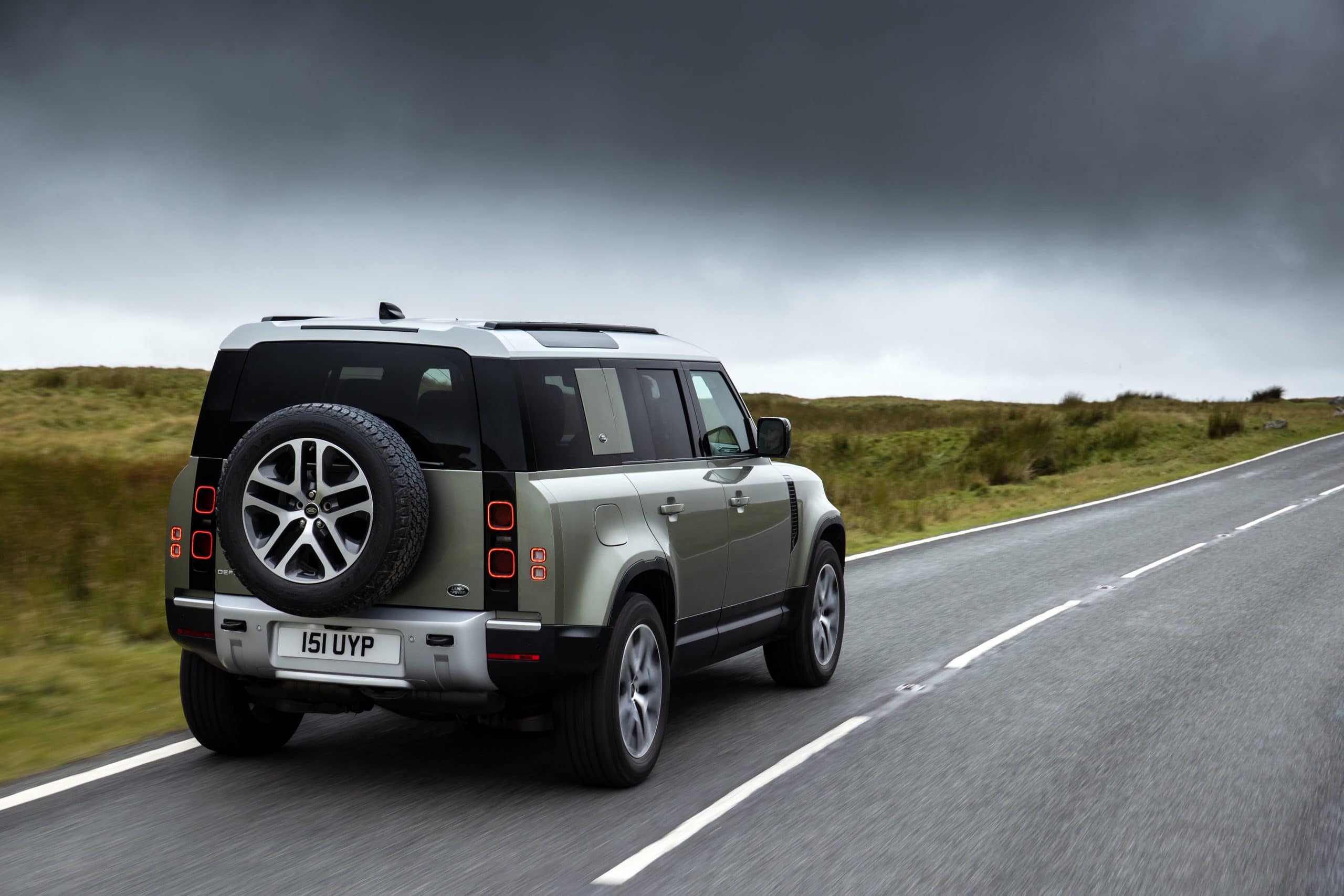 LAND ROVER Defender 110 2.0 AWD Auto 300PS