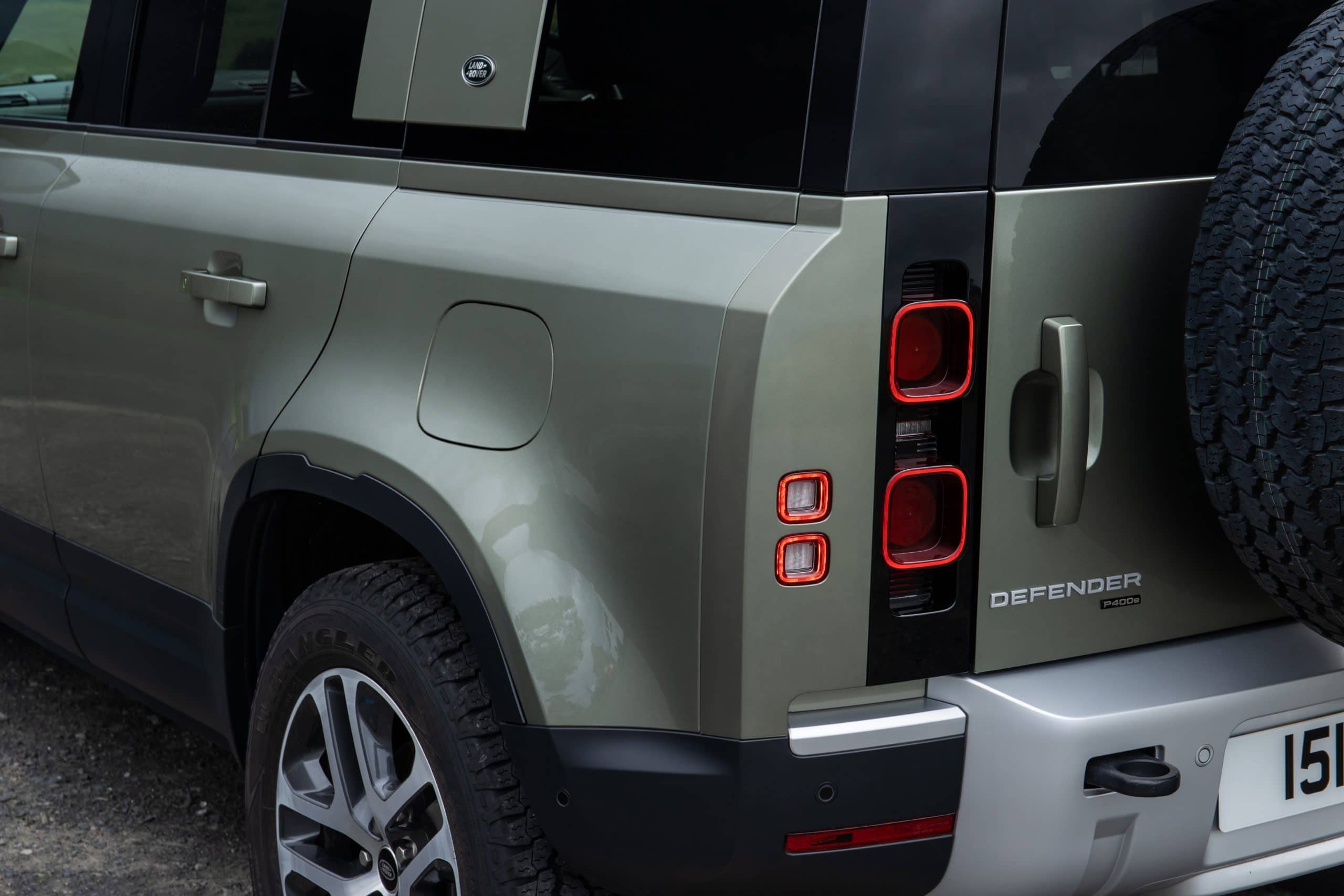 LAND ROVER Defender 110 2.0 AWD Auto 300PS