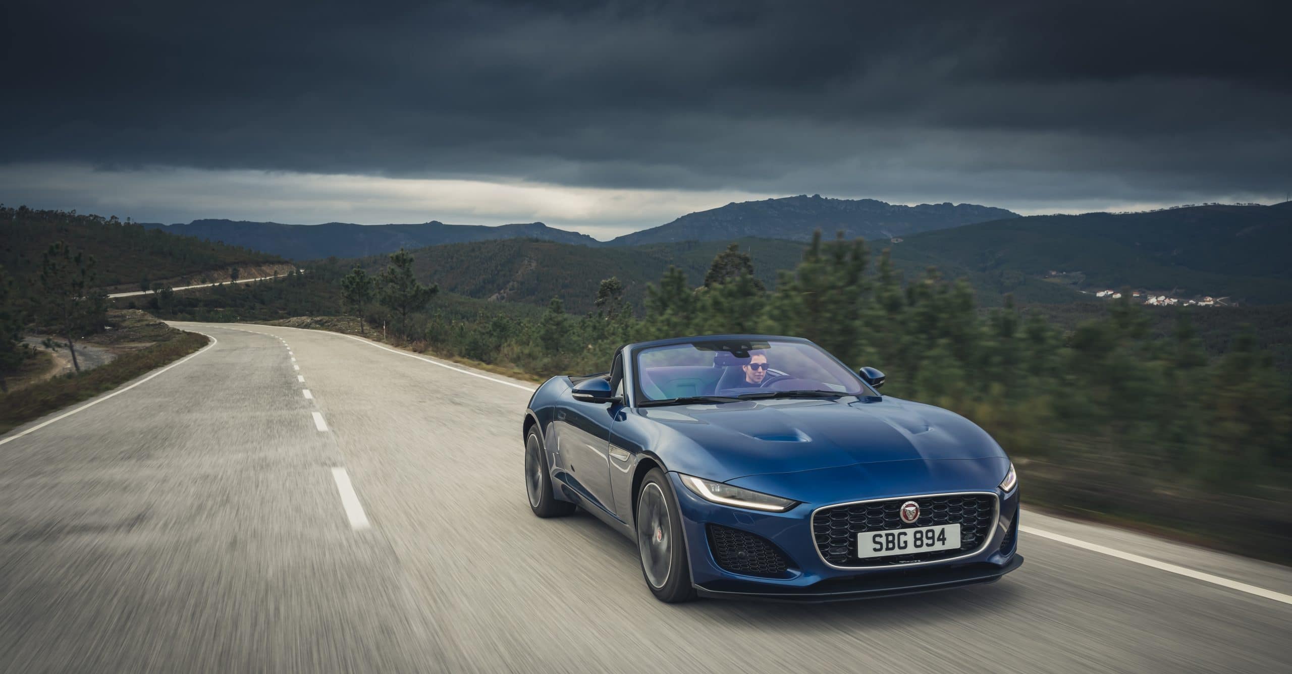 JAGUAR F-Type 2.0lP I4 300PS RWD Auto R-Dynamic Convertible
