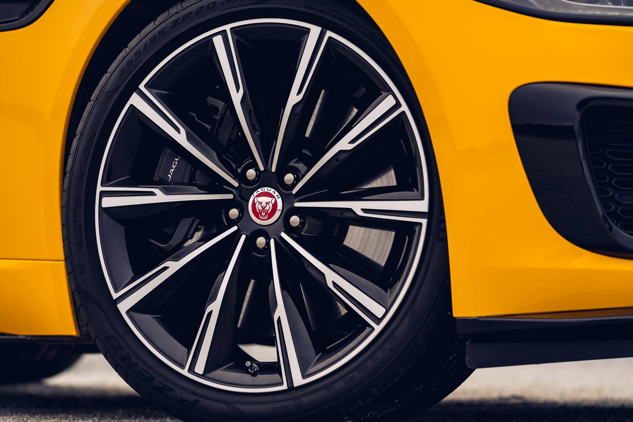 JAGUAR F-Type 3.0lt V6 S/C 340PS RWD Auto R-Dynamic