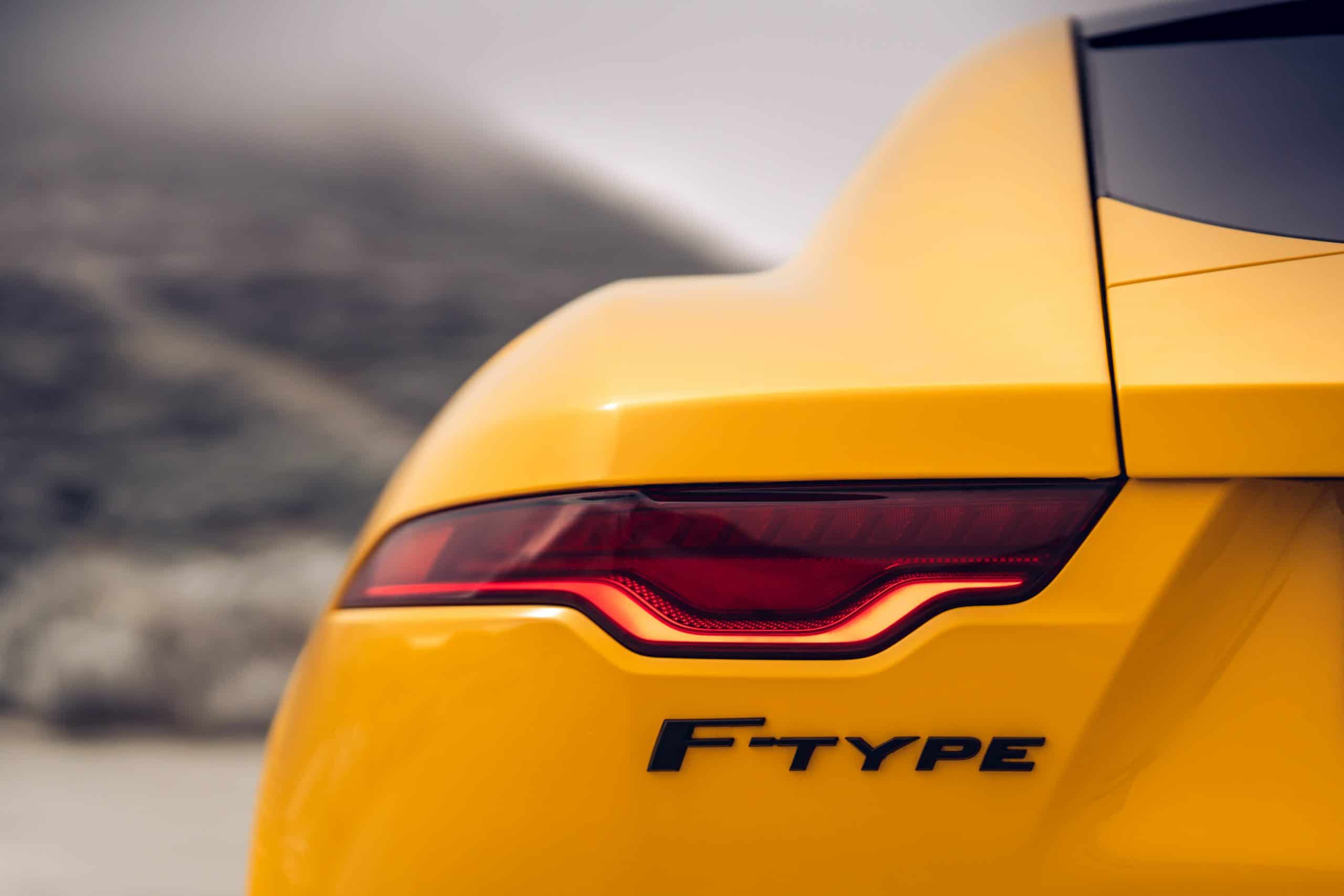 JAGUAR F-Type 3.0lt V6 S/C 340PS RWD Auto R-Dynamic