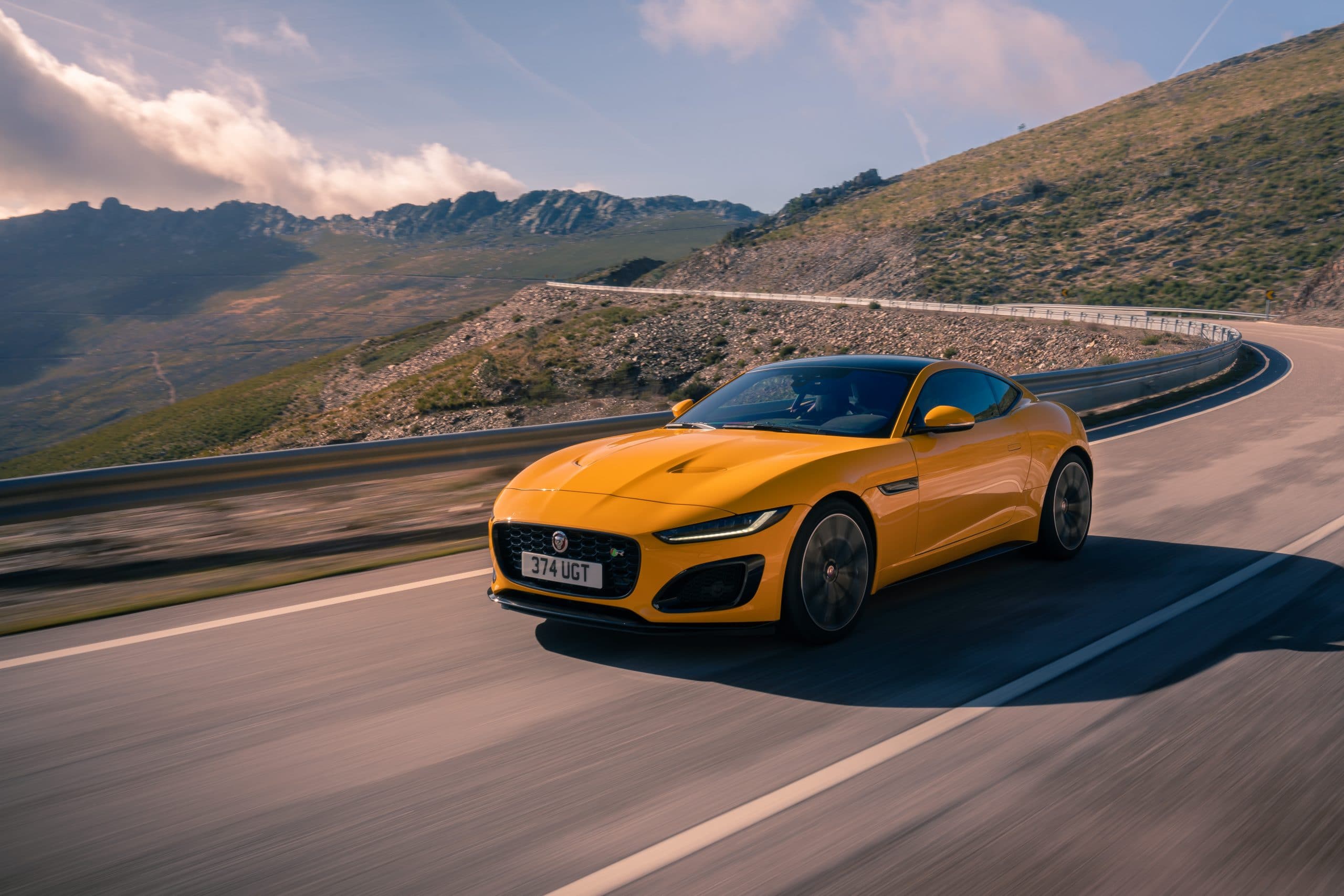 JAGUAR F-Type 3.0lt V6 S/C 340PS RWD Auto R-Dynamic