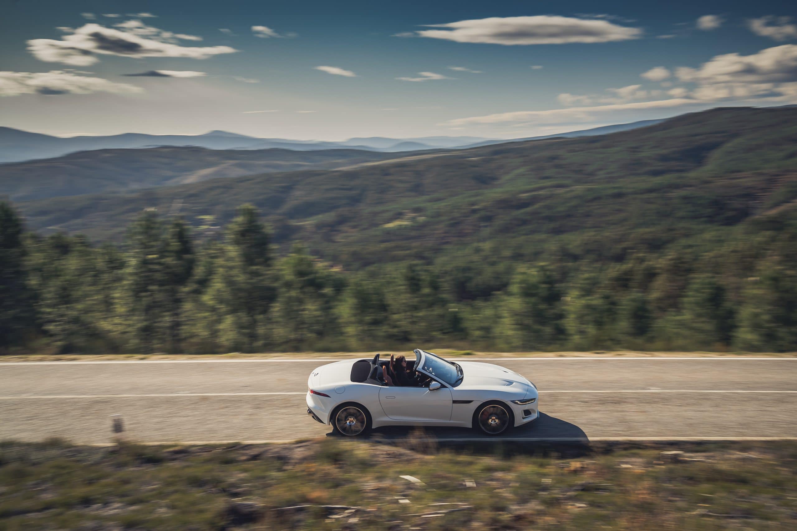 JAGUAR F-Type 2.0lP I4 300PS RWD Auto R-Dynamic Convertible