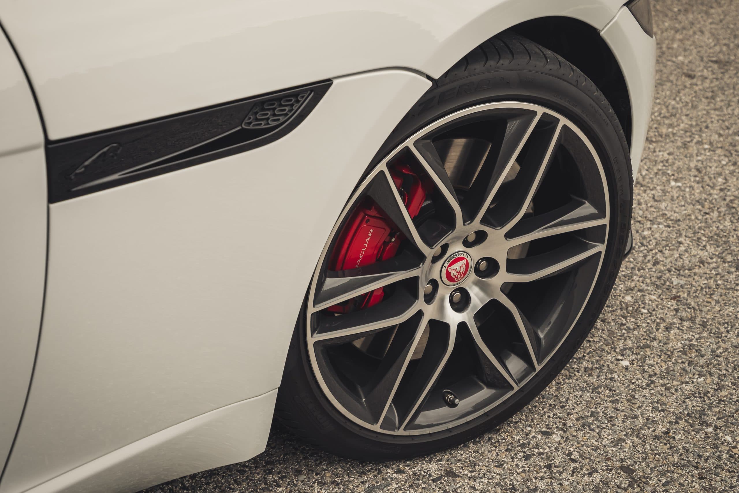 JAGUAR F-Type 2.0lP I4 300PS RWD Auto R-Dynamic Convertible