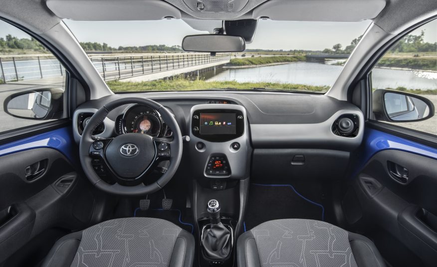 TOYOTA Aygo 1.0 x-Play connect x-shift 5d