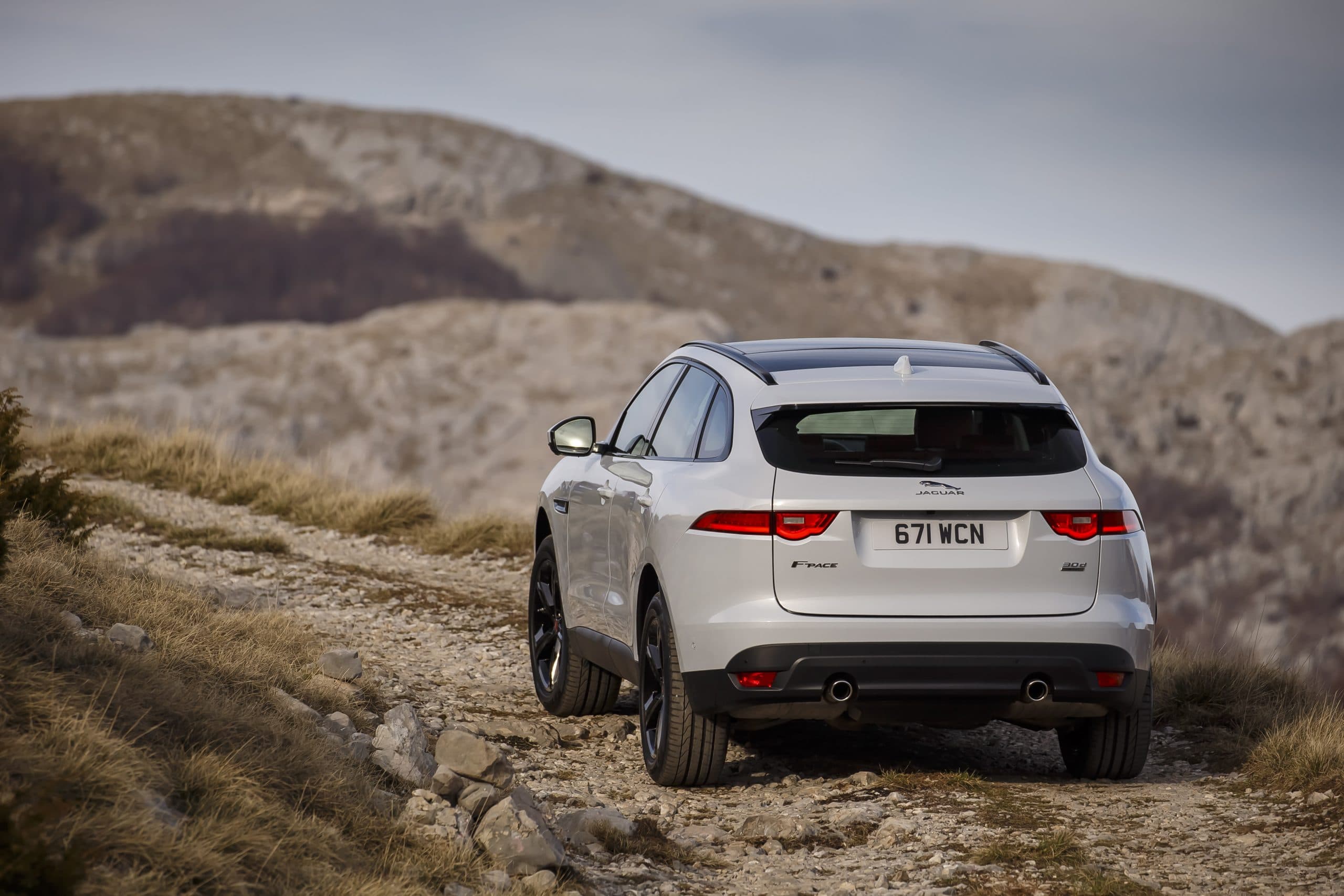 JAGUAR F-Pace 2.0L I4 T/C AWD Auto Portfolio 300PS