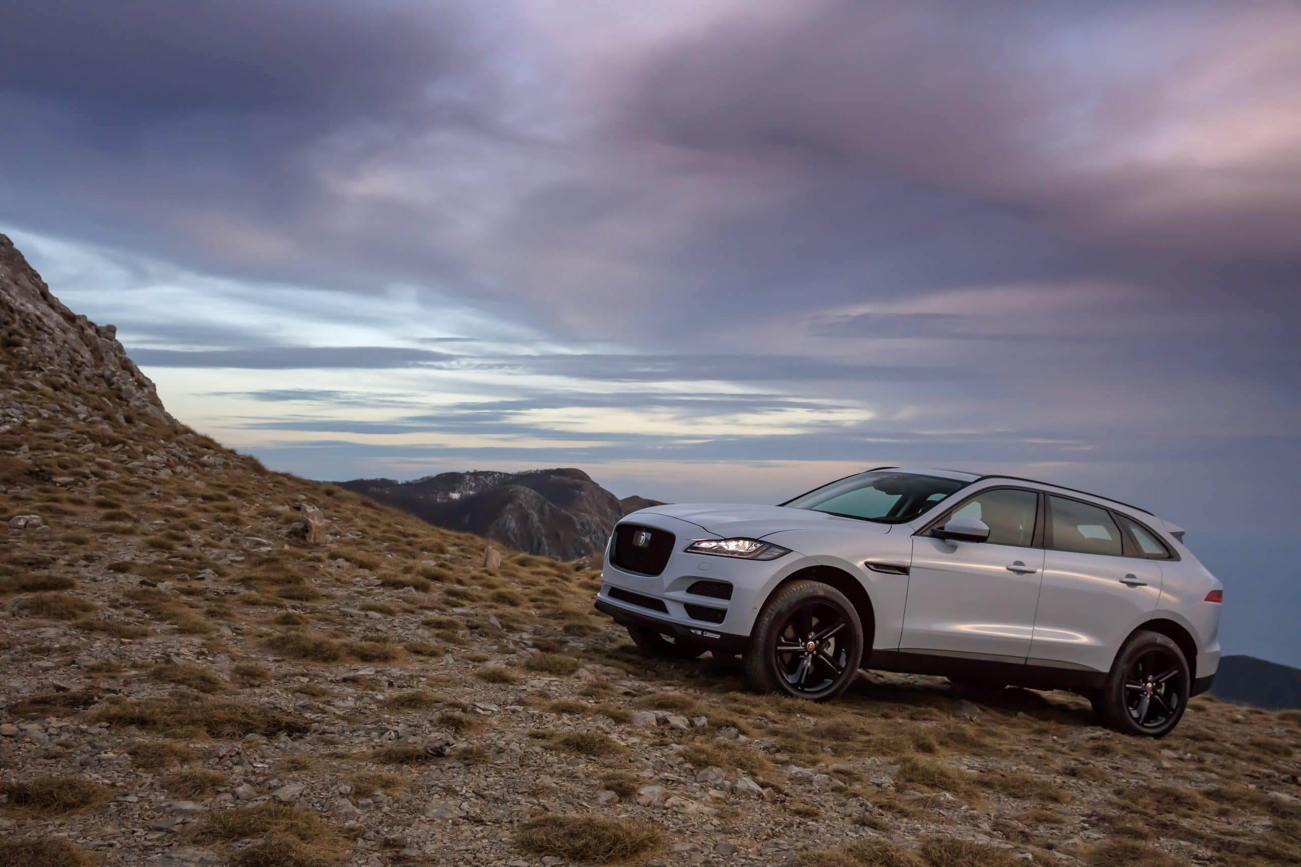 JAGUAR F-Pace 2.0L I4 T/C AWD Auto Portfolio 300PS