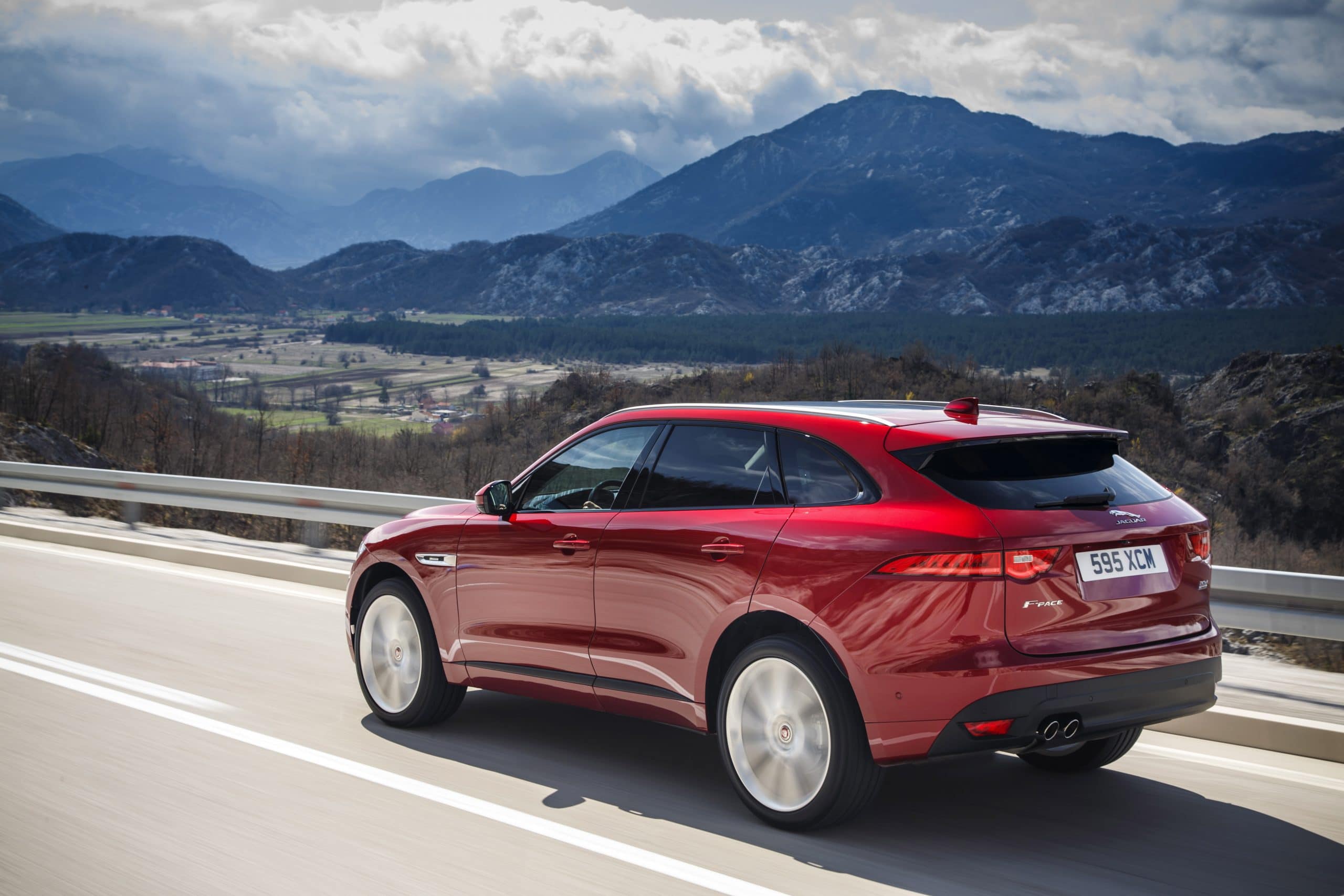 JAGUAR F-Pace 2.0L I4 T/C AWD Auto Portfolio 300PS