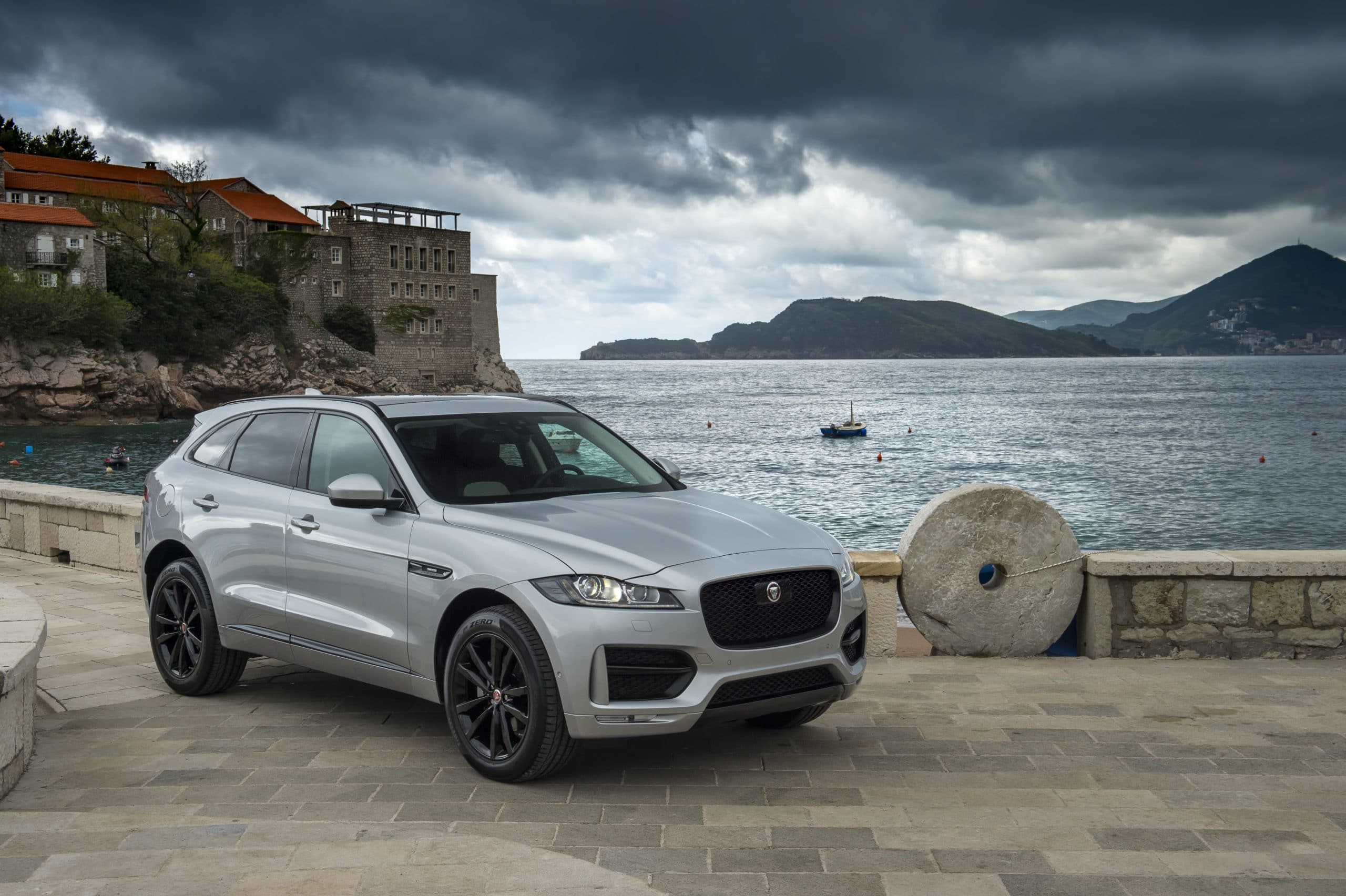 JAGUAR F-Pace 2.0L I4 T/C AWD Auto Portfolio 300PS