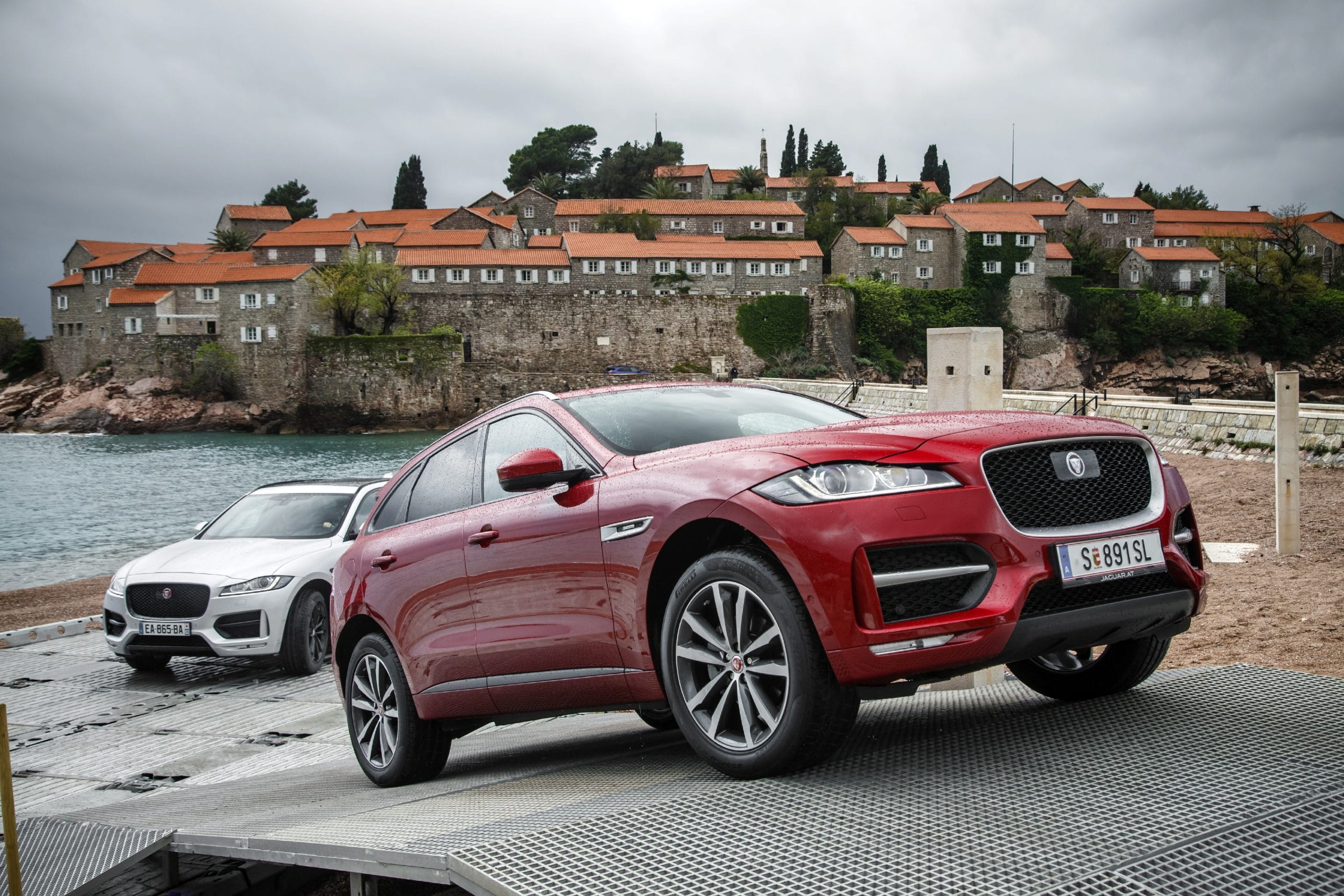 JAGUAR F-Pace 2.0L I4 T/C AWD Auto Portfolio 300PS