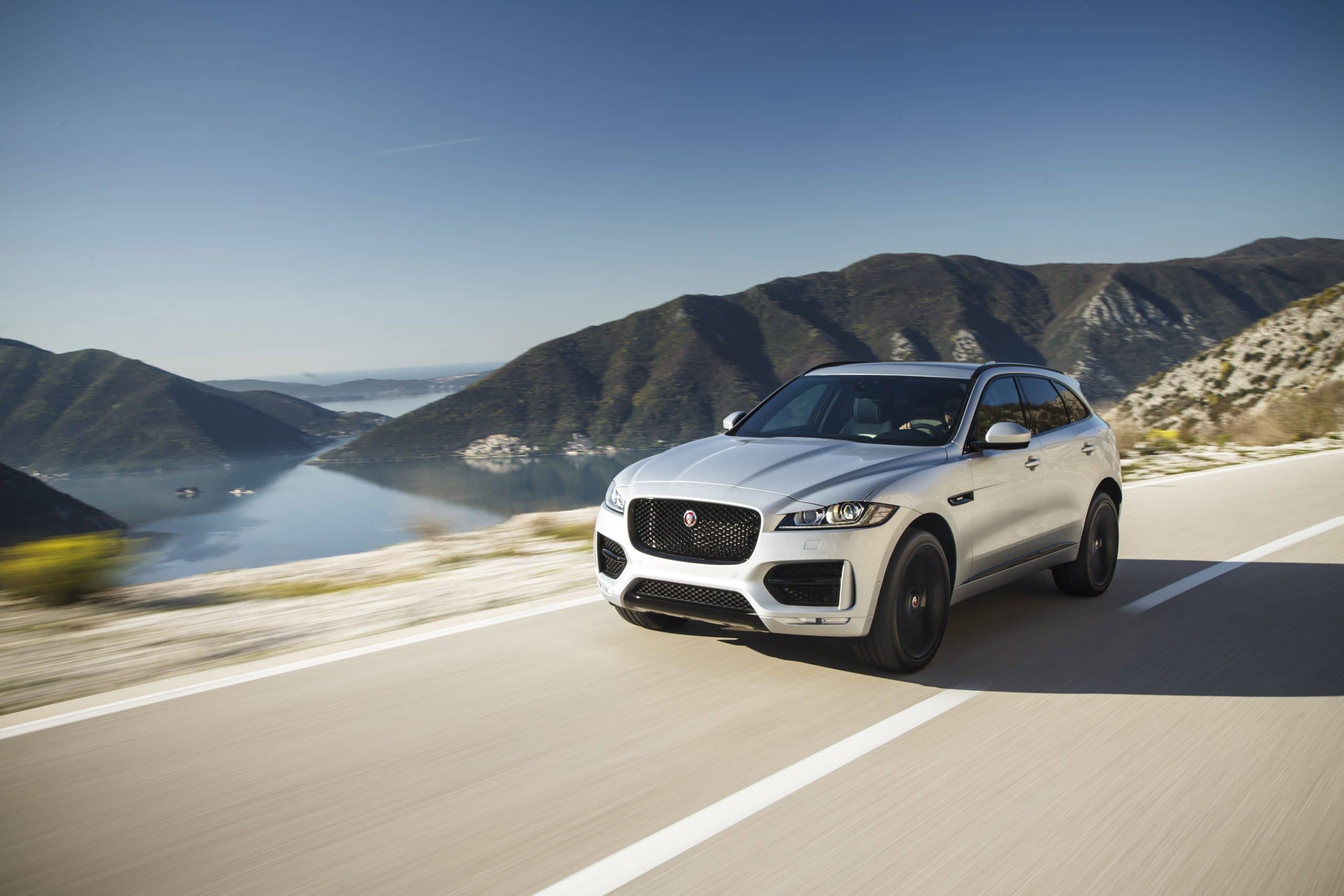 JAGUAR F-Pace 2.0L I4 T/C AWD Auto Portfolio 300PS