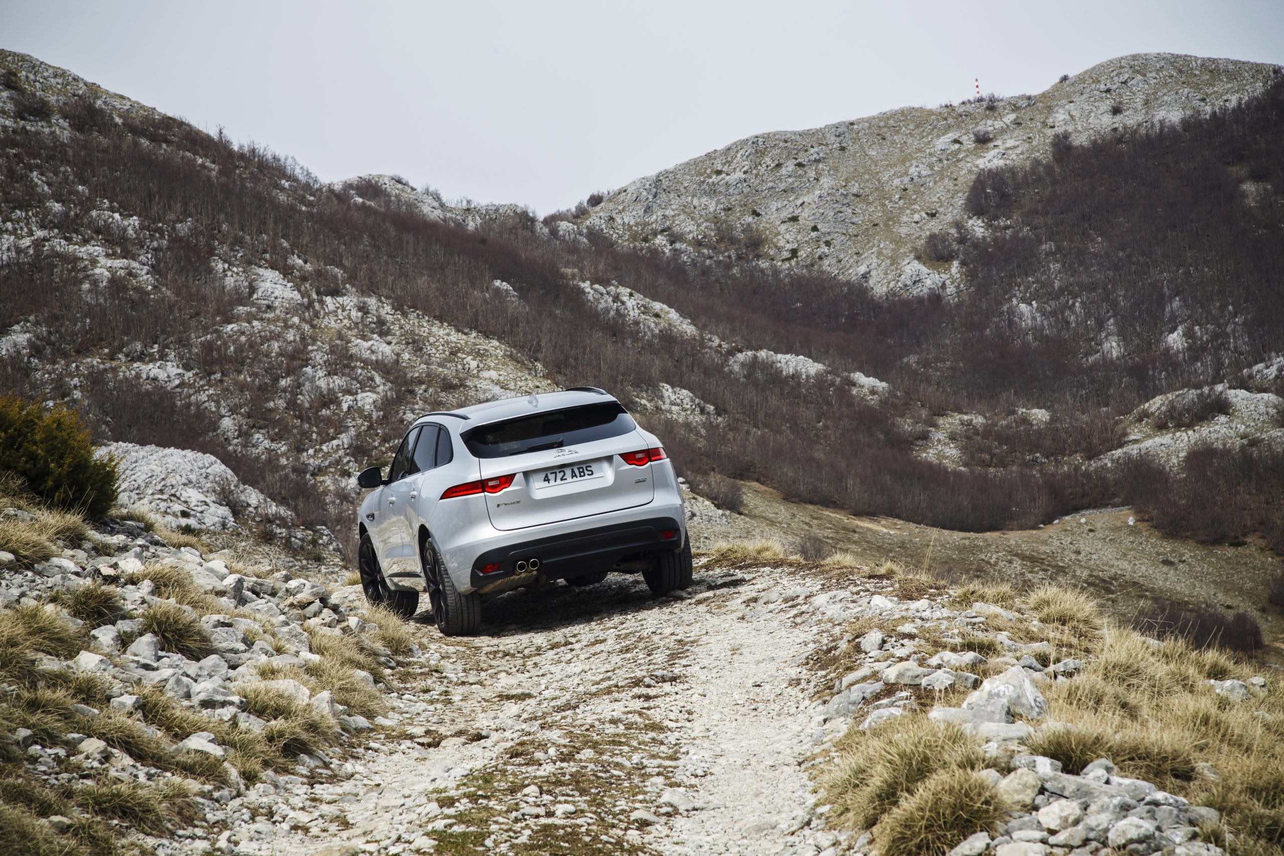 JAGUAR F-Pace 2.0L I4 T/C AWD Auto Portfolio 300PS