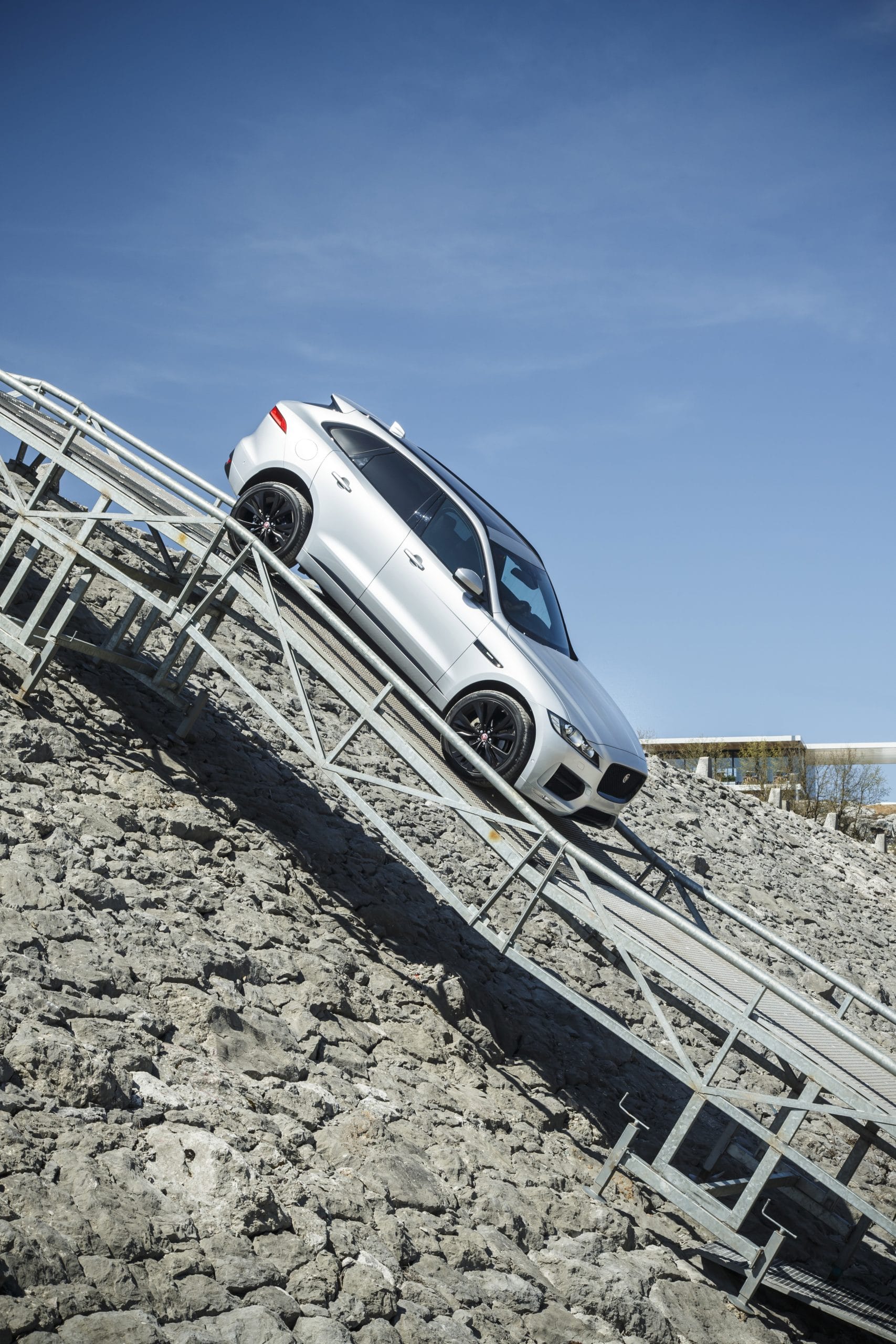 JAGUAR F-Pace 2.0L I4 T/C AWD Auto Portfolio 300PS