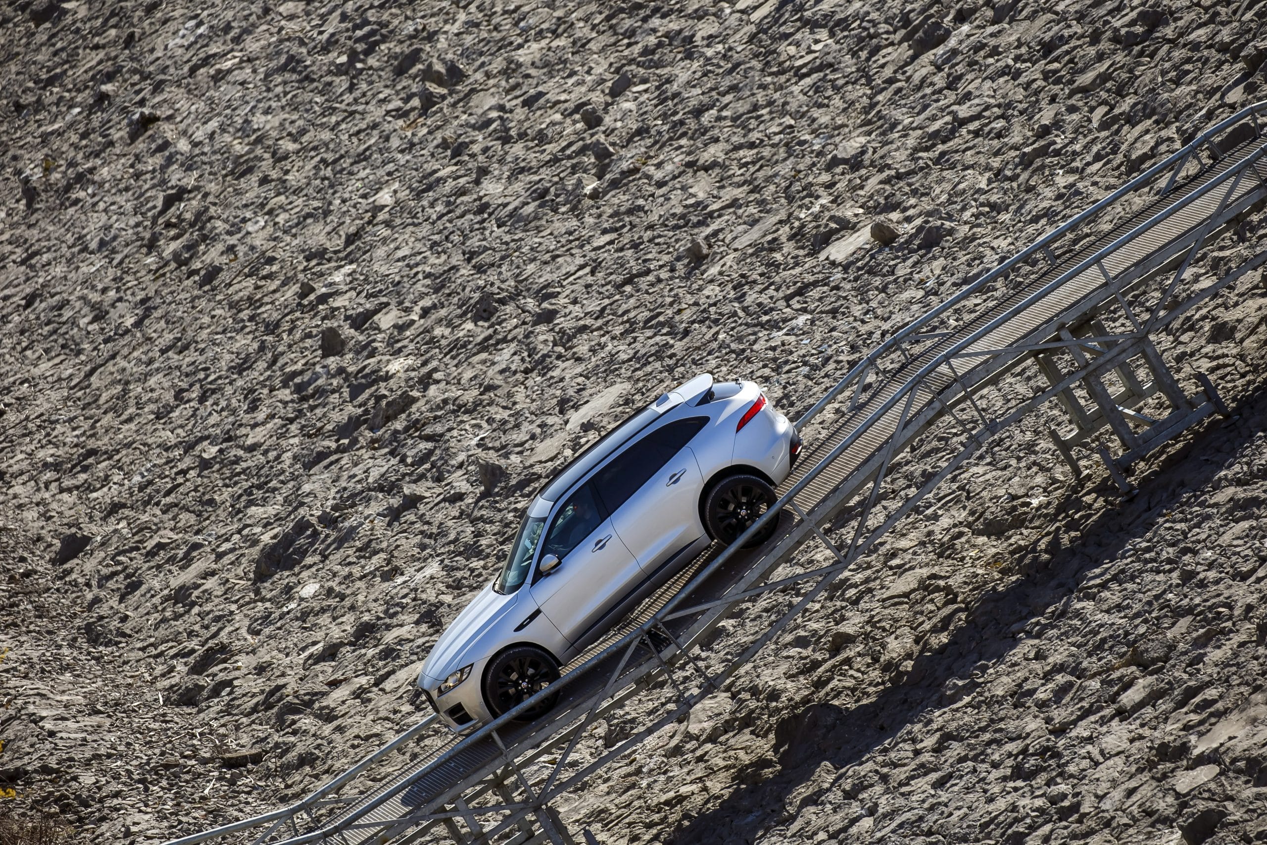 JAGUAR F-Pace 2.0L I4 T/C AWD Auto Portfolio 300PS